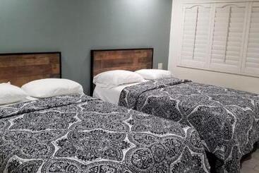 Hollywood Park Motel