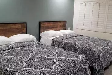 Hollywood Park Motel