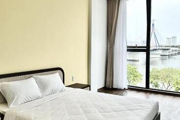 Han Riverine Hotel & Cafeteria Danang