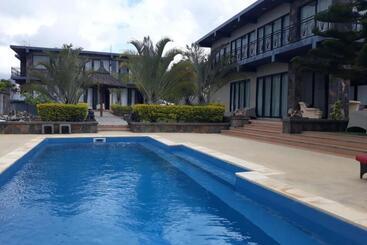 تختخواب و صبحانه Villas Rocher Junior Suite 2c