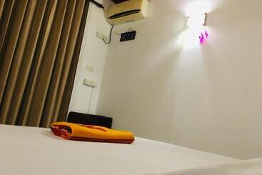 Отель The Shade Brothers