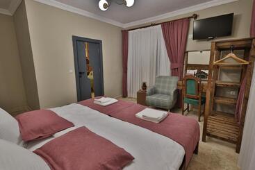 هتل Yellow Stone House