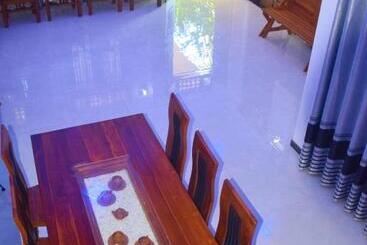 پانسیون Lighthouse Villa Koggala