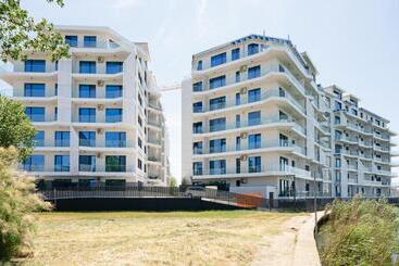 Lägenhetshotell Lake On