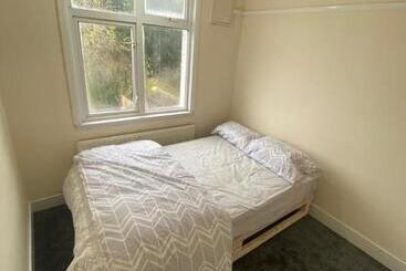 펜션 Best Room  Near London Luton Airport And Close To Restaurants Shops And Dunstable Hospital