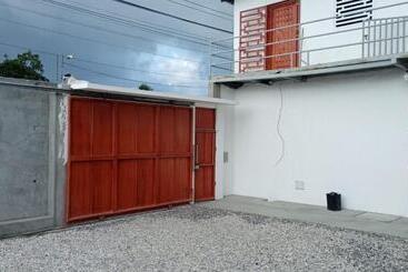 Pension Hostal Salinas House