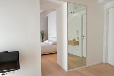 Bed and Breakfast Moma Suites Private Beach