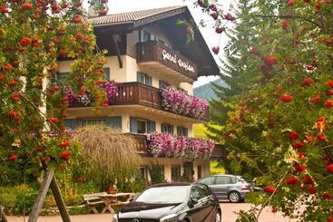 Hotel Pension Enzian