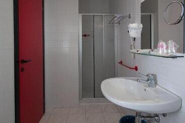 Отель Versailles