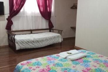 پانسیون Hostal Adelita