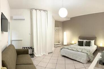 민박 4th Floor Caserta