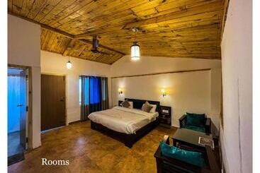 Hotel Stoneshed Resort And