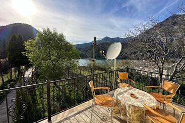 Pansiyon Lakeview Escape Koman