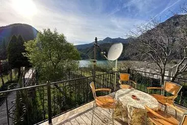 Pensão Lakeview Escape Koman