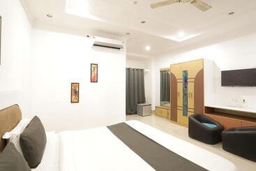 Hotel Hi5 Stay Near Care Hospital By Morservices