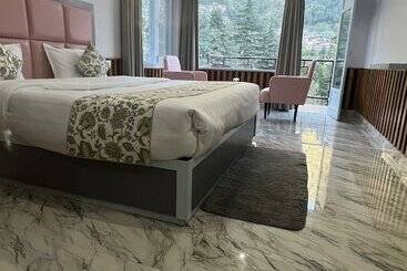 Otel Apple Flower, By Manali Mall Road Resorts, Near Hadimba Temple