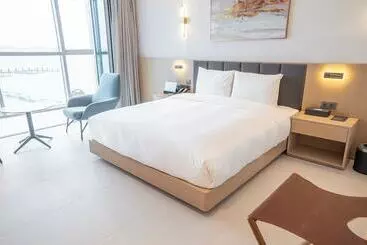 Wavem Hotel West