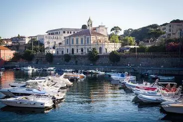 ベッドアンドブレックファースト Napoli Sea View