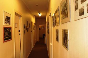 Hotel Lake Coleridge Lodge