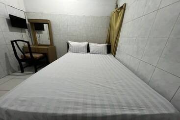 فندق Oyo 93753 Rafira Losmen