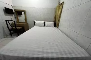 ホテル Oyo 93753 Rafira Losmen