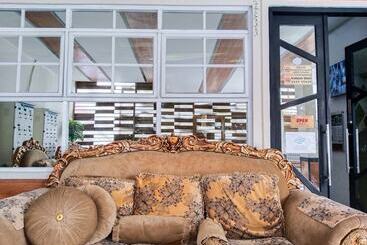 Yayah Guest House Syariah By Cocotel