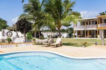 هتل Surfers Bay Resort