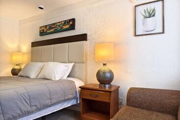 فندق Lake Hudson Inn