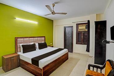 Отель Oyo Premium Stay