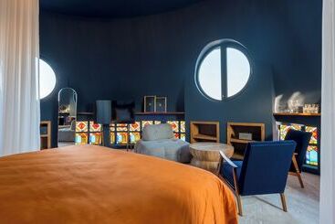 Zorba&bond Hotel On The 8th