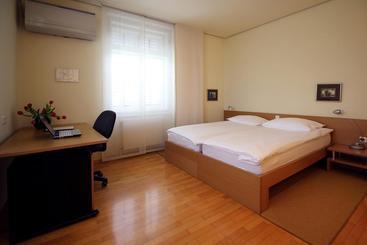 تختخواب و صبحانه Apartments Boltez