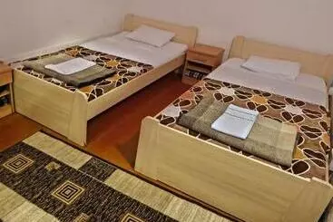 Hostel 42