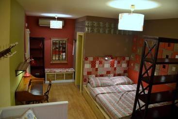 تختخواب و صبحانه Muzikafe Home Of Culture