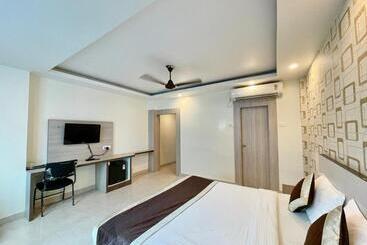 בית מלון כפרי A One Palace ! Puri ᴺᵒ ᵉᵈⁱᵗᵉᵈ ᵖʰᵒᵗᵒ ʷᵉ ᵃʳᵉ ᵍᵉⁿᵘⁱⁿᵉ ʷᵉ ˢʰᵃʳᵉ ʳᵒᵒᵐ ᵛⁱᵈᵉᵒ