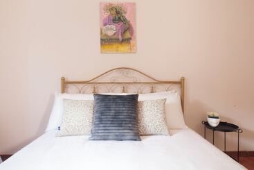 تختخواب و صبحانه Bsisters