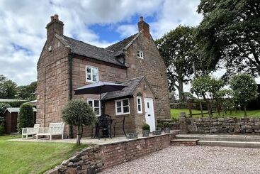 3 Bed Cottage Alton Towers Chatsworth Polars Peaks