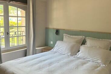 ホテル La Bastide De Montferrat