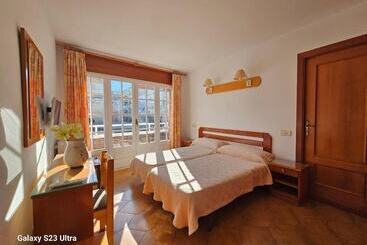 هاستل Blue Spot