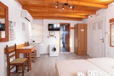 פנסיון Room In Apartment   Third Floor With Sea View Double Or Twin Room With Private Terrace