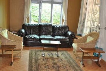 فندق Little Woods Inn