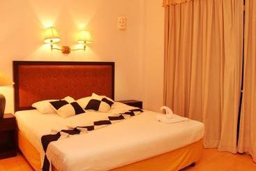 Hotel Capital O 236 Amaa River Garden