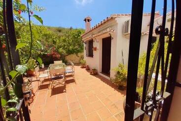 민박 Escuela La Crujía