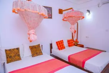 هتل Canal Side Guest House Polonnaruwa
