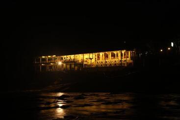 Hotel Pinnalanda   New Deal! Half Off Airport Pickups Available