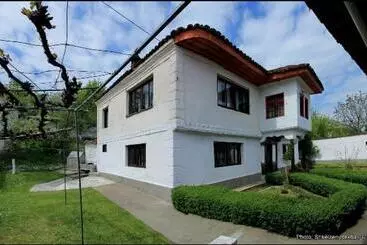 Aamiaismajoitus (B&B) Bujtina Zhaveli