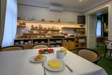 هتل Zelená Marina