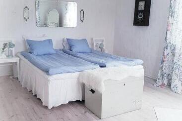 Bed and Breakfast Höhällets Lantliga Rum