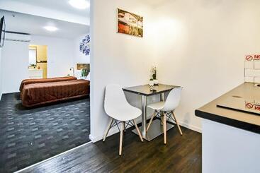 Newlands Court Motel