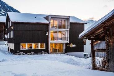 فندق صغير Nova Casa Spinatscha Sedrun