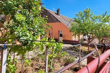 پانسیون Eagles Court   Orlovski Vrt